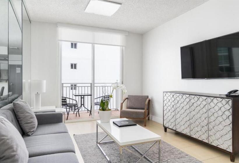 带阳台套房, Fortune House Hotel Suites