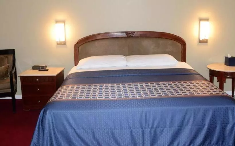 キングサイズベッドのエクゼクティブルーム, Four Seasons Country Inn