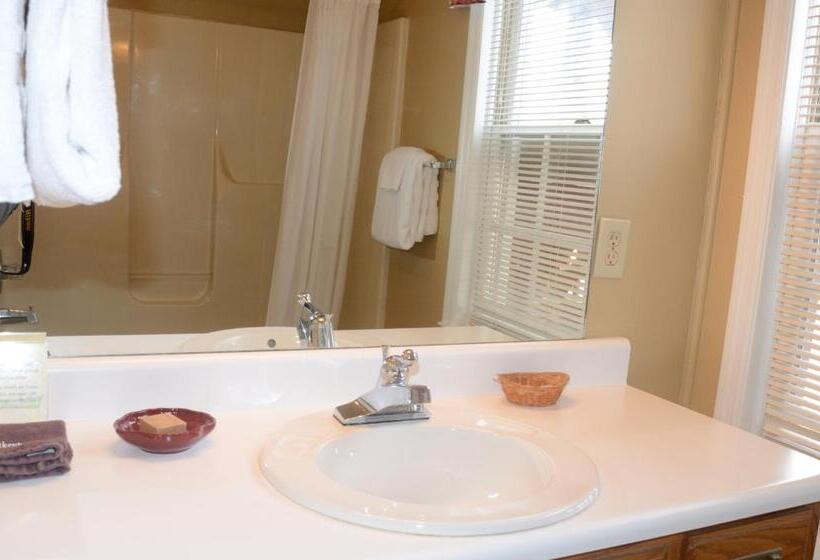 חדר אקזקיוטיב חדר קינג, Four Seasons Country Inn