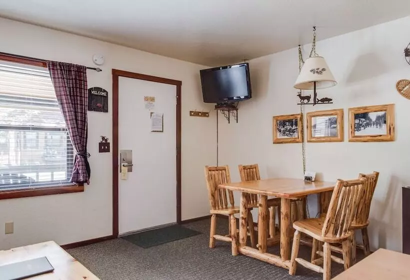 استودیو کامفورت, Franciscan Lodge
