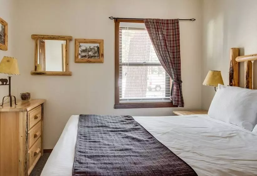 استودیو کامفورت, Franciscan Lodge