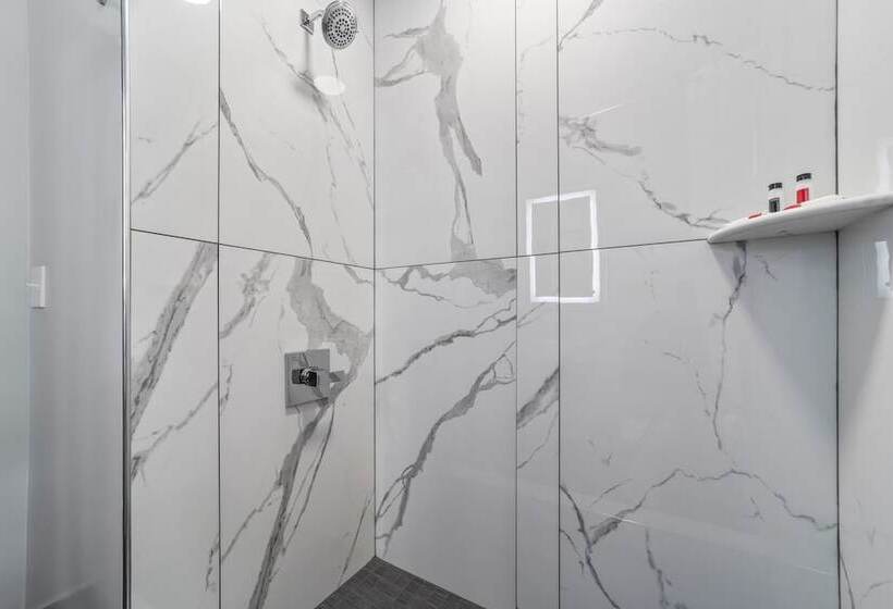 חדר סטנדרט שתי מיטות זוגיות, Glass House Inn Erie Near I90 & I79