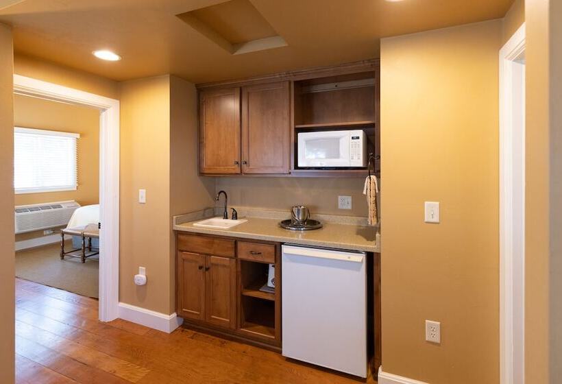 Дом 2 Спальни, Gordon Lodge