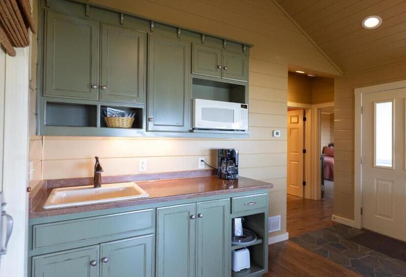 Дом 2 Спальни, Gordon Lodge