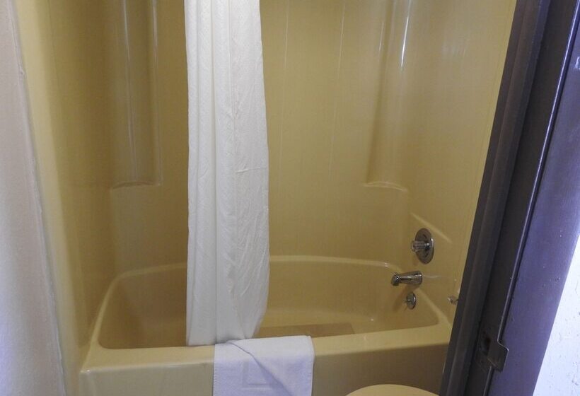 غرفه قياسيه سريرين مزدوجين, Relax Inn