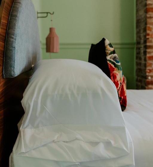 Standard Room with Balcony, The Frenchmen New Orleans By Kasa