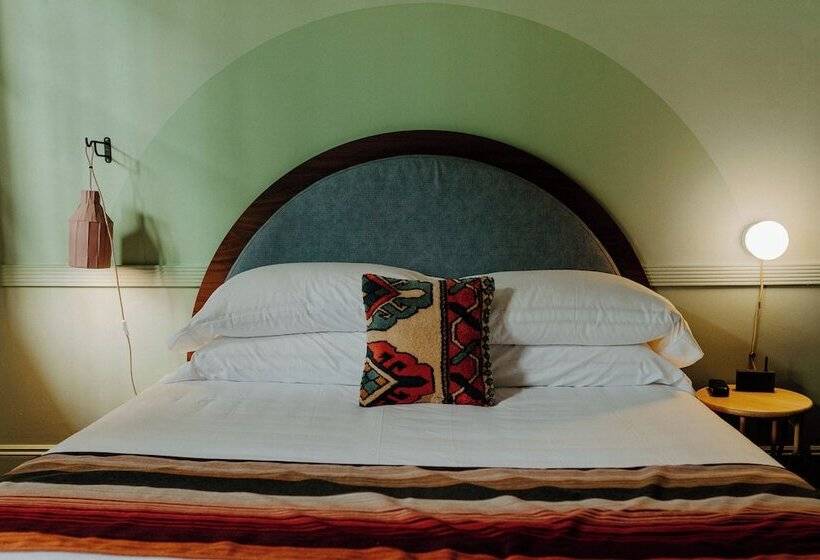 Standart Oda, The Frenchmen New Orleans By Kasa