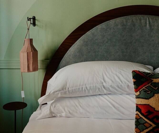 Standart Oda, The Frenchmen New Orleans By Kasa