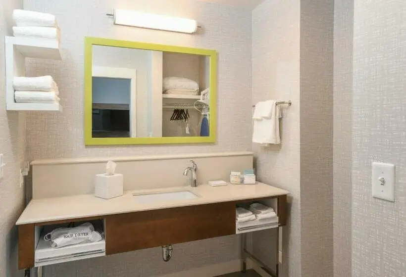 キングサイドベッドのスタンダードワンルーム, Hampton Inn & Suites Cincinnati Liberty Township