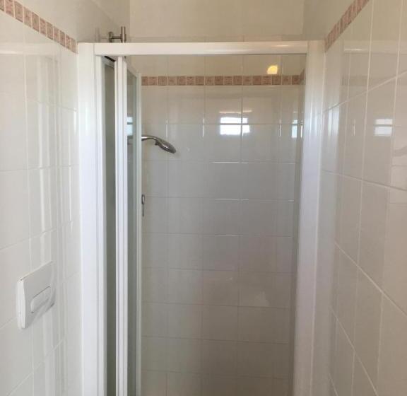 スタンダード４人部屋, Dea Della Salute