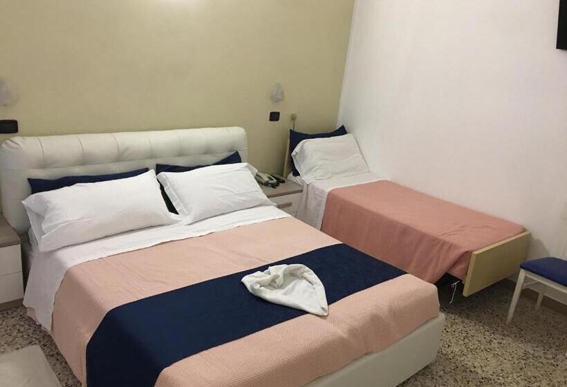 スタンダードトリプルルーム, Dea Della Salute