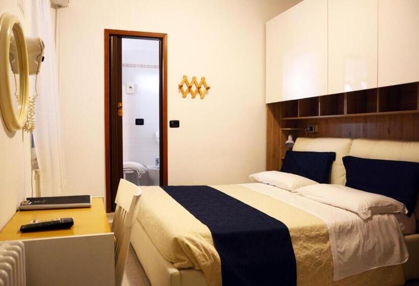 スタンダードトリプルルーム, Dea Della Salute