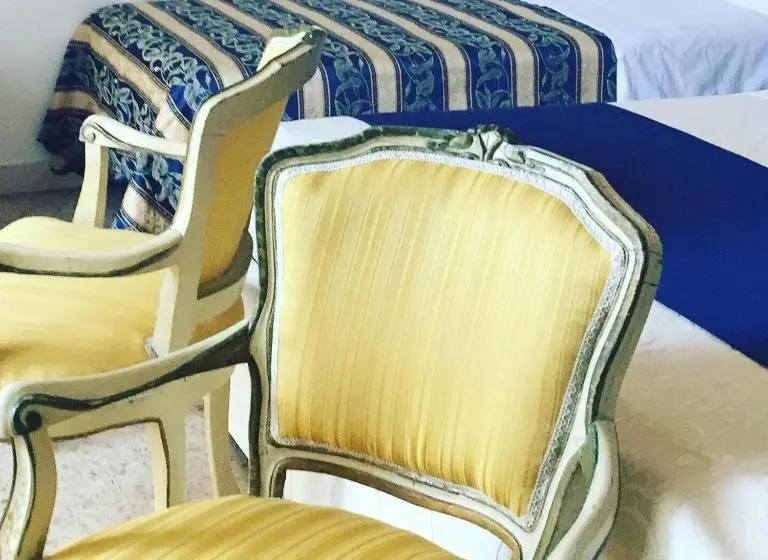 اتاق استاندارد سه نفره, Dea Della Salute