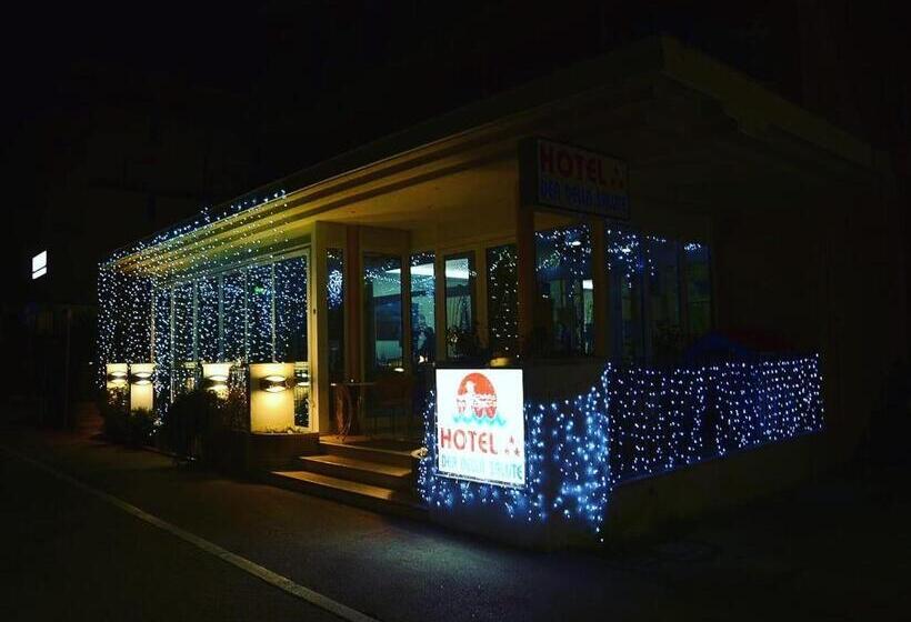 スタンダードトリプルルーム, Dea Della Salute