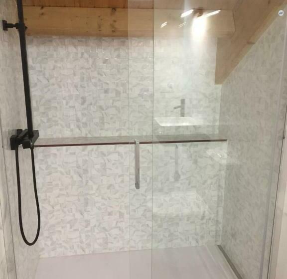 غرفة قياسية, Alda Triacastela