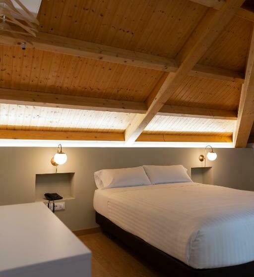 غرفة قياسية فردية, Alda Triacastela