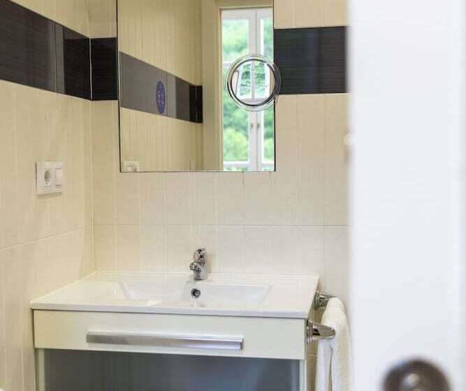 غرفة قياسية, Alda Triacastela