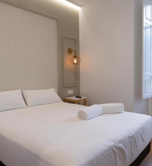 غرفة قياسية, Alda Triacastela