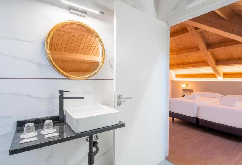 غرفة قياسية ثلاثية, Alda Triacastela