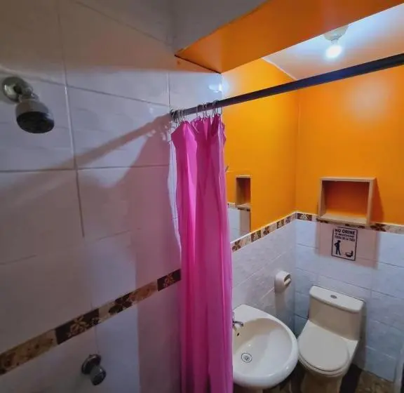 اتاق لوکس, Hostal Refugio S
