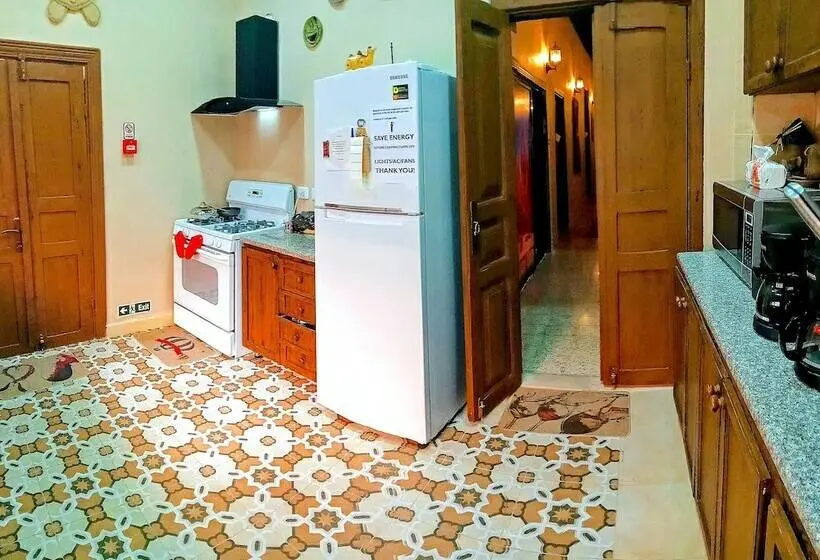 اتاق استاندارد, Carob Hostel