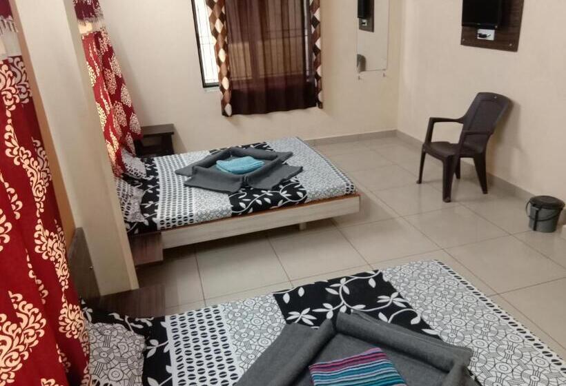 Deluxe Quadruple Room, Laxmi Sadan