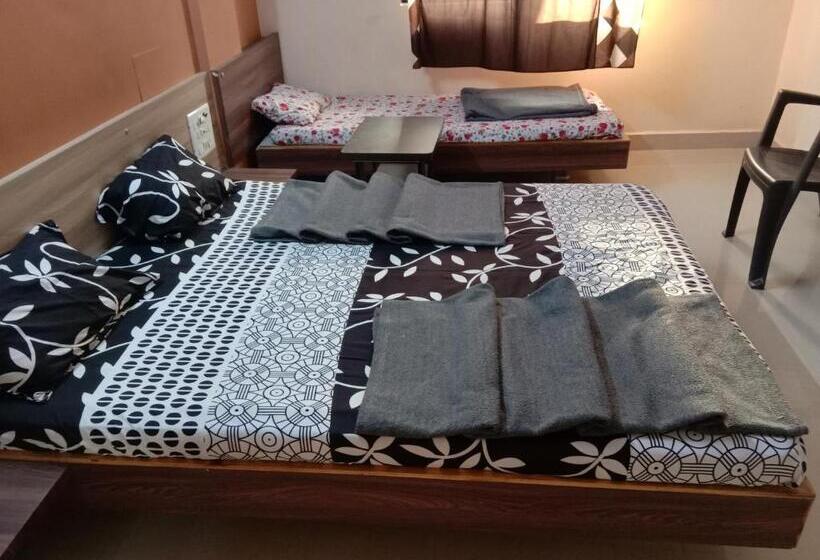 Deluxe Room, Laxmi Sadan