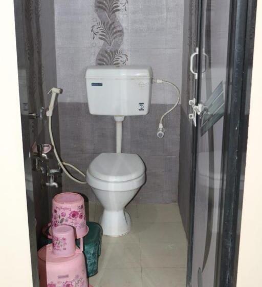 Deluxe Room, Laxmi Sadan