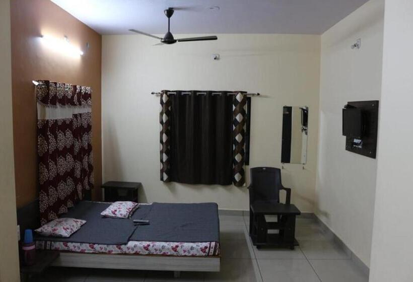 Deluxe Room, Laxmi Sadan