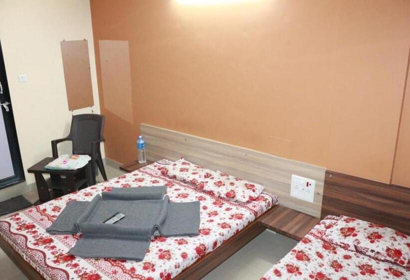 Deluxe Triple Room, Laxmi Sadan