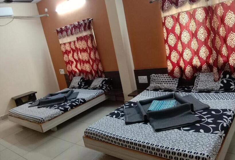 Family Room, Laxmi Sadan