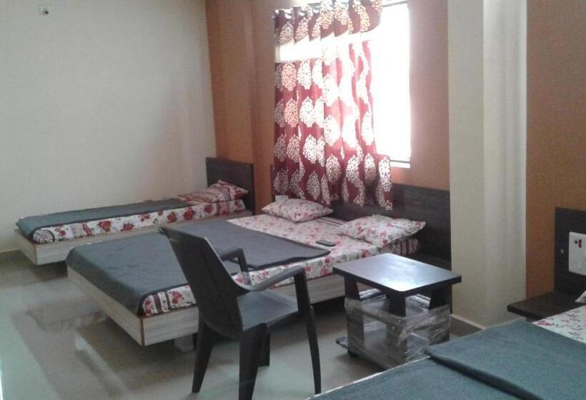 Family Room, Laxmi Sadan