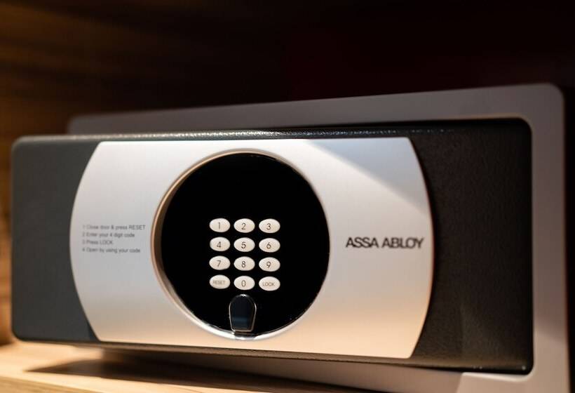 Полулюкс, Novotel Leicester