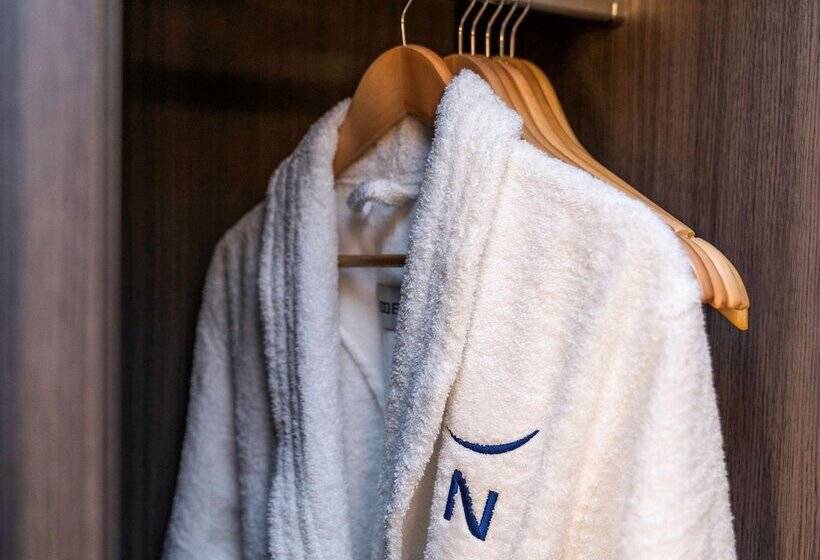 Полулюкс, Novotel Leicester