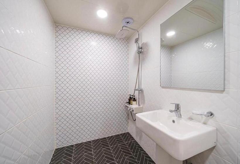 اتاق عادی, Heimish