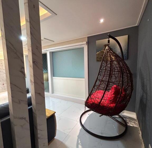 سوئیت پرزیدنت, Heimish