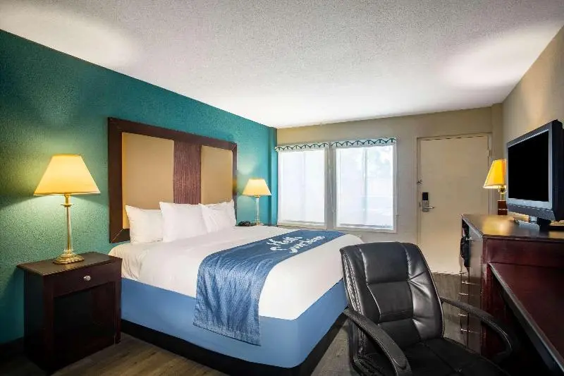 キングサイズベッドのスタンダードルーム, Days Inn By Wyndham Mobile I65