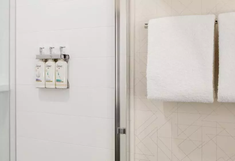 身障者適用キングサイズベッドルーム, Holiday Inn Express Fremont, An Ihg