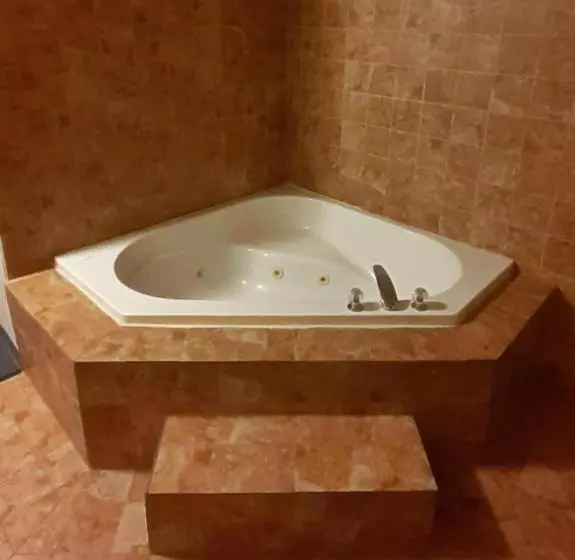 キングサイズベッドのスイートルーム, Red Lion Inn & Suites Port Orchard