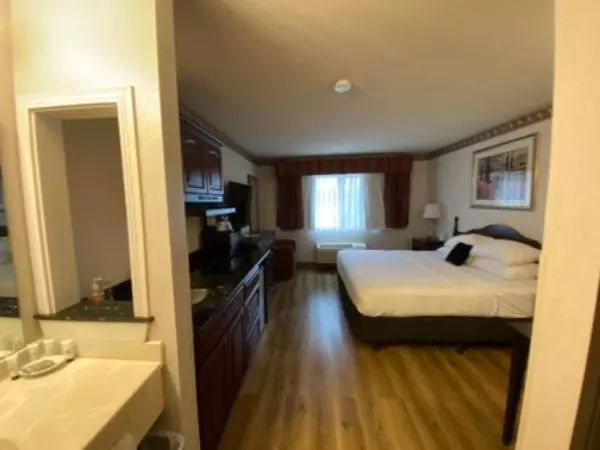 キングサイズベッドのスタンダードルーム, Red Lion Inn & Suites Port Orchard