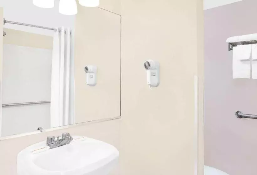 Standard-invahuone King-vuode, Super 8 By Wyndham Morton Grove/chicago
