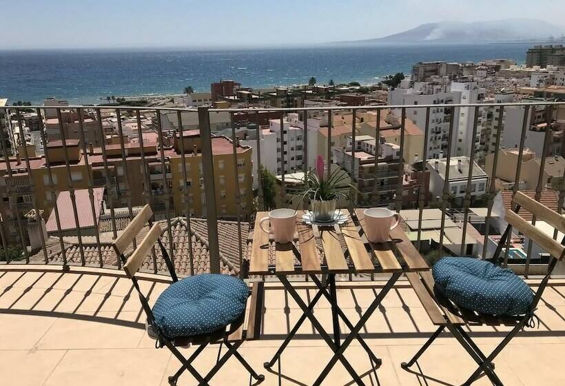 バス共有のスタンダードルーム, Rooms In Seafront Villa