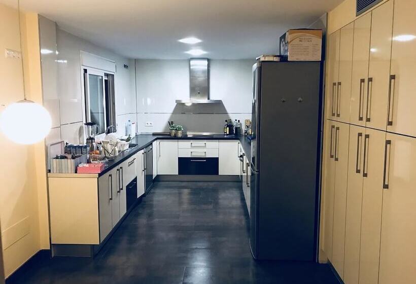 バス共有のスタンダードルーム, Rooms In Seafront Villa