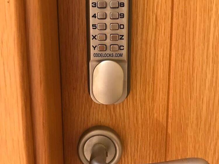 バス共有のスタンダードルーム, Rooms In Seafront Villa