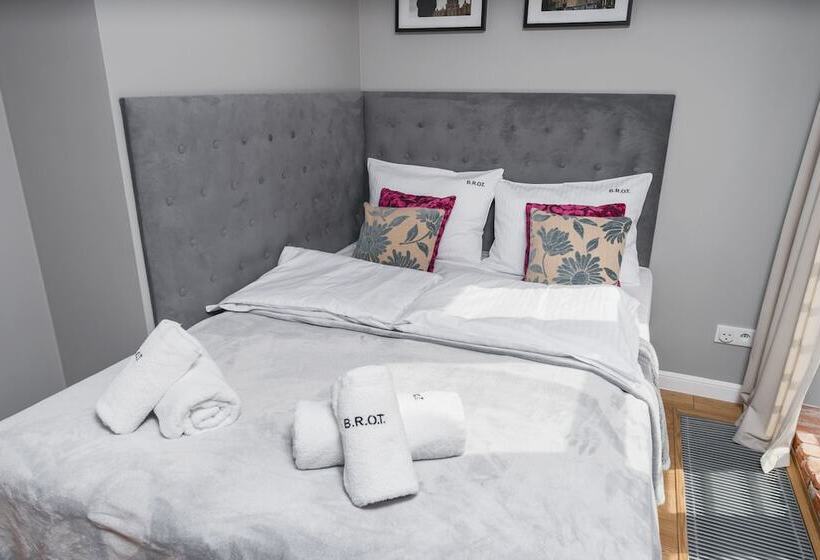 标准工作室, Barbakan Residence Old Town