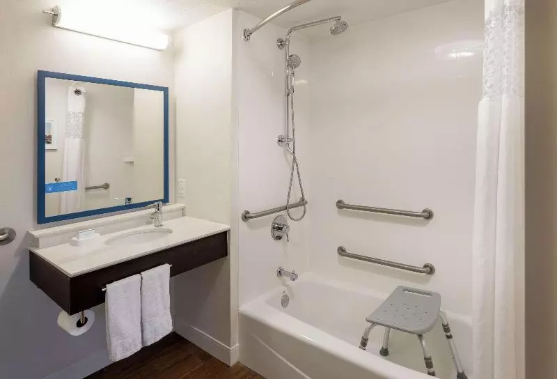 キングサイズベッドのスタンダードルーム, Hampton Inn By Hilton Minneapolis/eagan