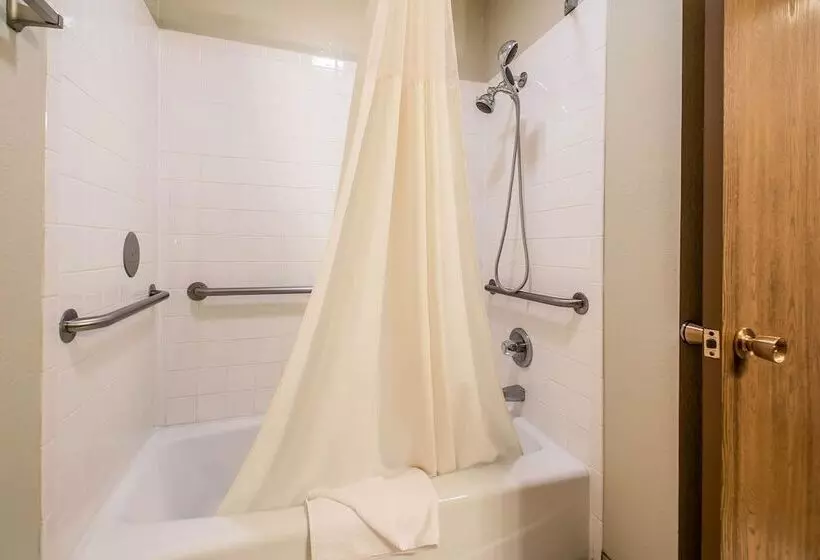 ２ダブルベッドのスタンダードルーム, Quality Inn & Suites Decorah