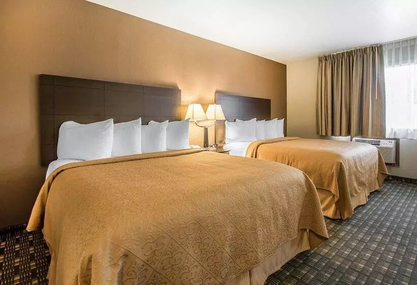 ２ダブルベッドのスタンダードルーム, Quality Inn & Suites Decorah