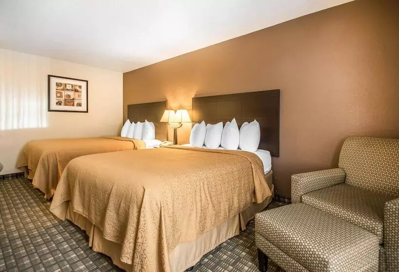 ２ダブルベッドのスタンダードルーム, Quality Inn & Suites Decorah