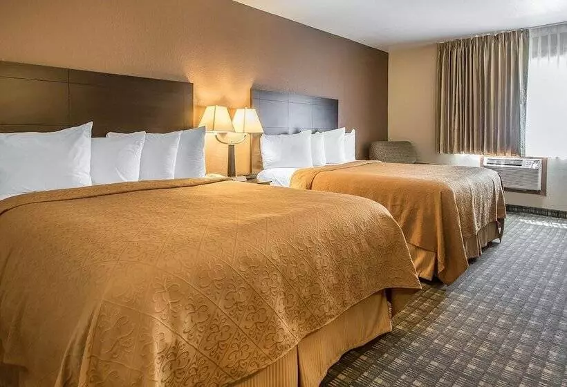 ２ダブルベッドのスタンダードルーム, Quality Inn & Suites Decorah